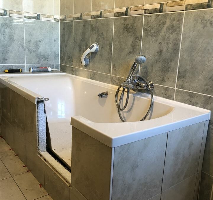 Baignoire douche avec porte : la porte de baignoire, un atout pour votre quotidien